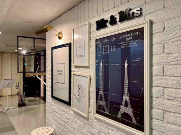 中央区万代にある『MR.&MES.CAFE（ミスターアンドミセスカフェ）』が閉店するらしい。