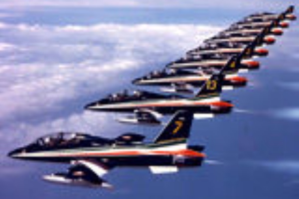 イタリア空軍のアクロバット飛行隊 フレッチェ トリコローリ Pv Aviation Data Focus