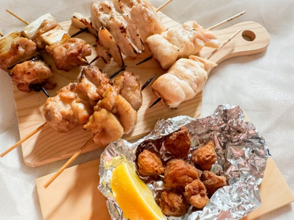「立呑焼鳥 せきとり」の『焼鳥』など（高槻市北園町）【たかつーグルメ】