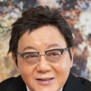 秋元康さん(67)、ここに来て最もしっくり来る髪型に出会う