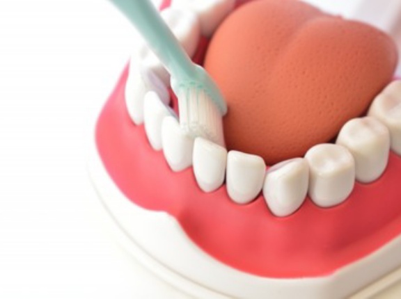 歯医者「うわぁ凄い虫歯だねコレ、見て」（デカスクリーンにワイの虫歯射影）