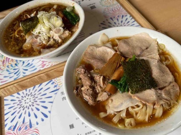 西津町にオープンした『しょうがの空』で『しょうが醤油らぁめん（平々麺）』『炙りブラックらぁめん』食べてみた。