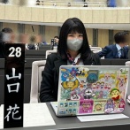 女性都議・山口花さん、議会に“シールをびっしりと貼ったノートPC”で参加←大議論に発展
