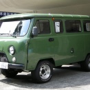 駐車中のワズのバン