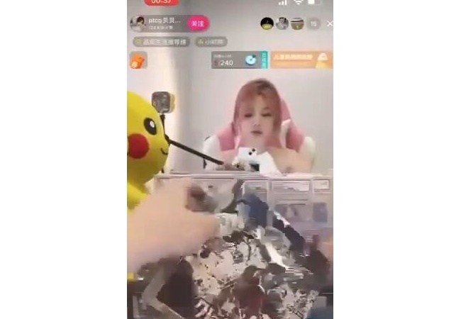 美女さん、ポケモンカードを開封した結果ｗｗｗｗ