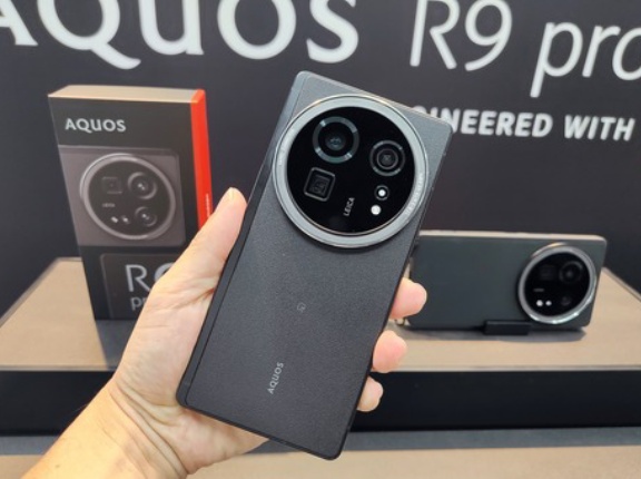 NTTドコモ、Leicaカメラ搭載スマホ「AQUOS R9 pro SH-54E」と「AQUOS R9 SH-51E」にAndroid 16へのOSバージョンアップを提供開始