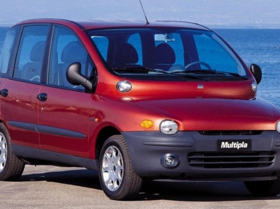 イタリア「お前らの国が作った最もダサい車を見せてくれ！」