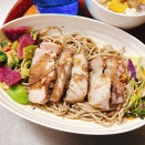 「ローズマリーポークのバルサミコソース蕎麦」