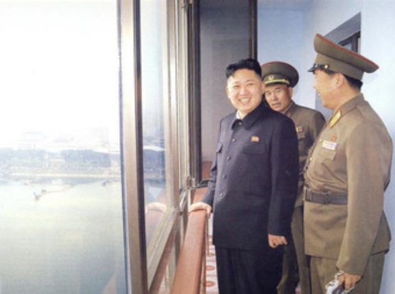 ｢北朝鮮の金正恩が脳出血で死亡｣海外メディアが相次いで報道 北朝鮮は金正恩の写真を公開して否定か