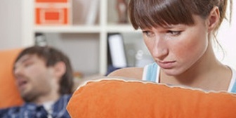 私の家に来る時は「明日仕事だから」と早く帰ろうとするのに私が彼の家に行った時は「えー泊まってってよー」とかかなり自己中でイラっとする