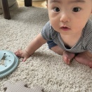 一人で座れるまで成長した孫