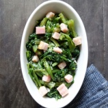 『レンジで★春菊とベーコンのにんにく和え【レシピ2420】#お弁当 #お弁当おかず #簡単レシピ #時短料理 #料理レシピ #電子レンジ料理 #レシピ #おかず #節約レシピ #春菊 #ベーコン #にんにく』の画像