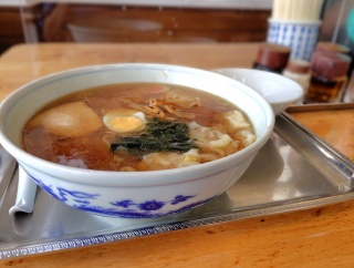 増戸 大勝軒＠あきる野市 <ワンタン麺＋生玉子>