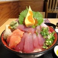 ■新宿の「三是」で、デカ盛り海鮮丼！