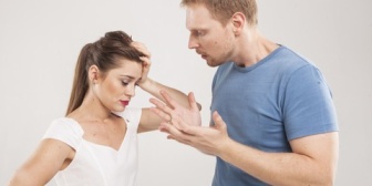 俺の話の腰を折る彼女にイラっとする。例えば…
