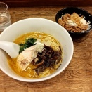 麺屋すみす @青山一丁目 博多水炊き醤油らーめん ゴロゴロ焼豚とシャキシャキ葱の小さな丼