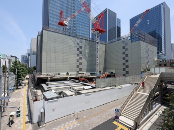 高さ約100m「森永プラザビル」の解体状況！跡地は田町駅直結となる地上24階、高さ126mの「田町駅西口駅前地区開発事業」を建設へ（2025.6.29）