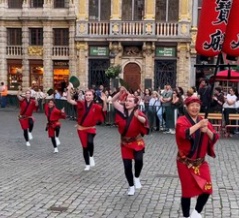 ベルギー国交樹立160周年を祝い世界遺産の広場で阿波踊り