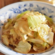 【春キャベツはこう食べる】油揚げでうま味たっぷりのクタクタ煮の作り方