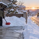 自宅の雪を道路へ出さない｜事故・通行障害と除雪車への配慮