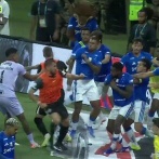 サッカーで歴史的大乱闘が発生！23人がレッドカード→退場ｗｗｗｗｗ※動画あり