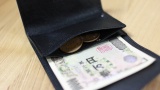 ワイ「ほいよ今月のお賃金」（30万）ヨッメ「はい今月の小遣い」（3万）