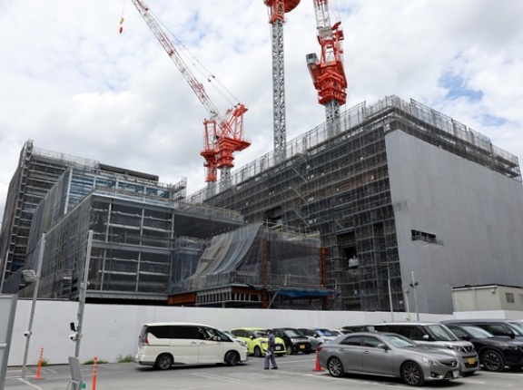 地上30階「パークシティ小岩 ザ タワー」の建設状況！商業施設が併設される横幅約100mの板状タワマン（2025.8.9）