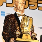 【悲報】元楽天辰巳さん、ゴールデングラブ賞で金ピカメイクした代償があまりにも大きすぎる