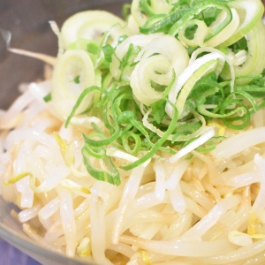  オイル４つ目♪もやしの海老ラー油和え♪