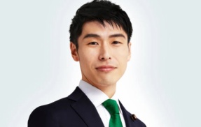 共産党・山添氏「共産主義に独裁的な自由のない抑圧社会を思い浮かべる人が少なからずいる。誤解や偏見・レッテルを剥がし、本来の輝きを取り戻したい」