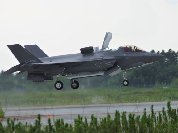 迫り来る中国の脅威に備えよ、次世代ステルス戦闘機「F-35B」緊迫の垂直着陸を現地撮！