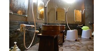 修学旅行でお風呂に入ってる時、A子にわざとぶつかられてシャワーを奪われた私←2日目に同じ事があったので、A子が頭を洗い出した隙にシャワーで冷水ON←Ａ子大激怒！！