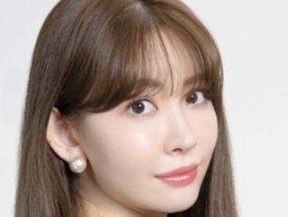 小嶋陽菜の極限バニー、太ももがガチで最高すぎた件(画像あり)