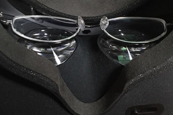 Psvr Vrってメガネを付けたままでも大丈夫だよね 真っ黒vr