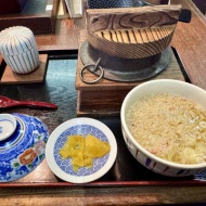 引き寄せられて大正解！　地鶏たっぷり釜めしと旨味うどん〜大分九重　春日うどん〜