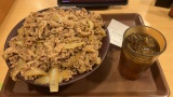 【悲報】ワイの大食いの限界をキング牛丼で知る・・・（※画像あり）