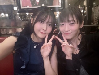 岡村美波が中山夏月姫にメシを食わせる
