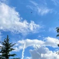 「日の出公園オートキャンプ場」でブルーインパルス待ち