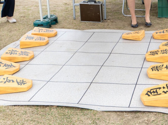 安満遺跡公園で「高槻将棋まつり」が開催。「つるの剛士」や「谷川浩司十七世名人」のトークショーも。10月17日