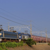 月曜恒例の 950レ重連運転　= 昨日は白帯 EF66-54 が前補機に =
