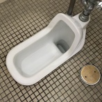 【画像】「公衆トイレに◯◯落ちてて流石に怖い」パシャッ　→　外国人観光客によるものの可能性が濃厚か！？　これはひどい…