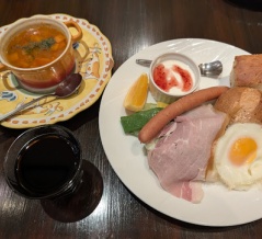 烏丸御池「ダニエルズアルバ」で「プレミアムブレックファースト」を食べてきた