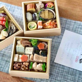 老舗料亭の三段重のおせちがこのお値段はありえない！繊細で優しいお味に感動（PR）