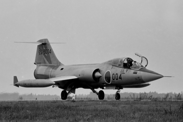 THE ALIENS NEST - F-104