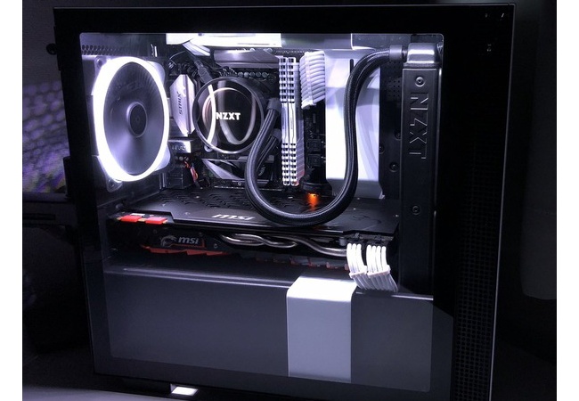【画像】最近の自作PC、いくらなんでもかっこよすぎる