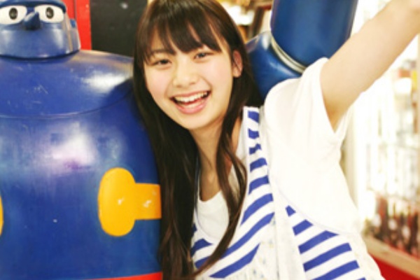 黒髪の女性アイドル 山下リオ