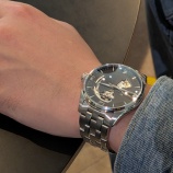 『初めての機械式時計にハミルトン「ジャズマスター オープンハート」をお選びいただきました』の画像