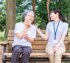 「教える人によって違う」を解消！介護特化Carebaseで新人教育を効率化する5つの秘策