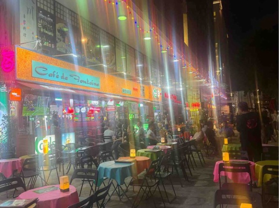 香港に来ています。