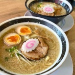 北区木崎にオープンしたラーメン店『麺屋 川の口』で『背脂味玉らーめん（醤油）』『背脂塩らーめん』食べてみた。